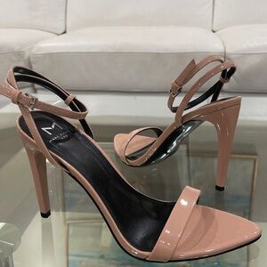 NIB MARC FISHER camel leather tan patent pointed toe ankle strap 4.5” open heels